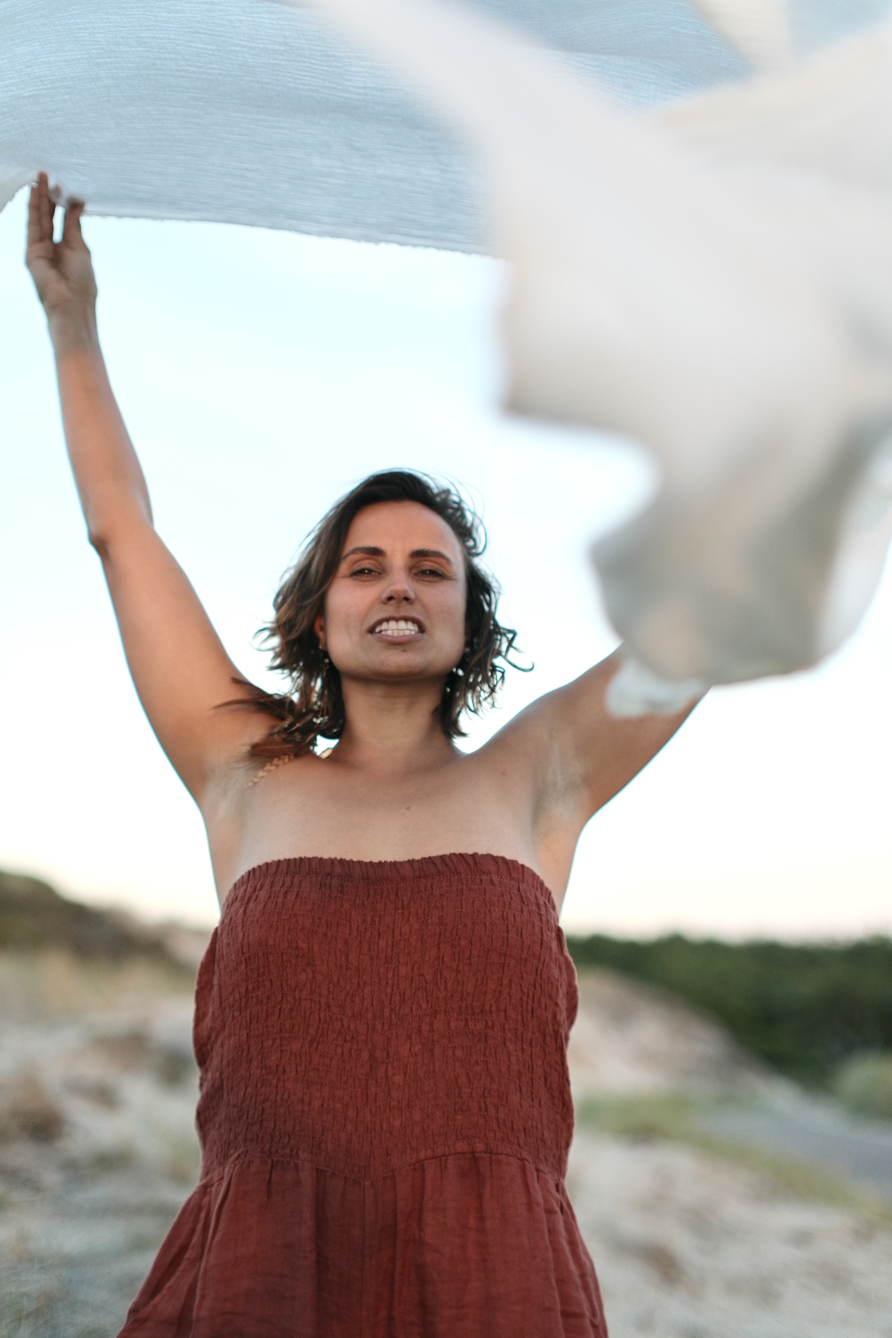Daphne Brakenhoff in beweging op het strand
